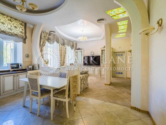 Вишукана квартира в царському будинку. Історичний центр Києва. Киев