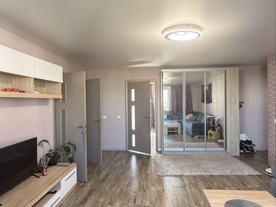 Продаж прекрасної 3-кім. квартири в цегляному будинку з ремонтом!