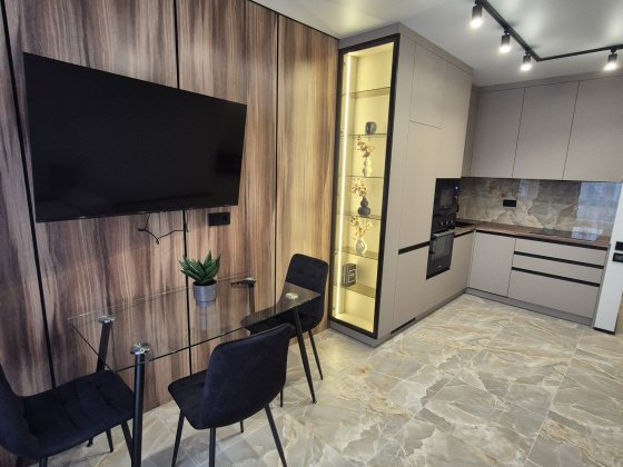 Продаж євродвушки з топовим ремонтом у Варшавському-2 без % Киев