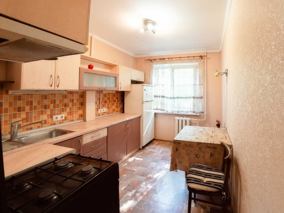 Мокра (Кудряшова),2 роздільна двокімнатна в гарному стані