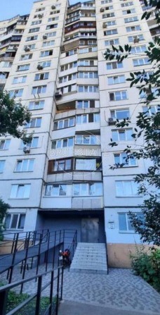 Продаж 2 к квартири Теремки 5 хв пішки     7й 16 ти - фото 1
