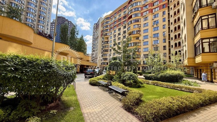 Продаж просторої трикімнатної квартири , по  Чорновола, Шевченківський - фото 1