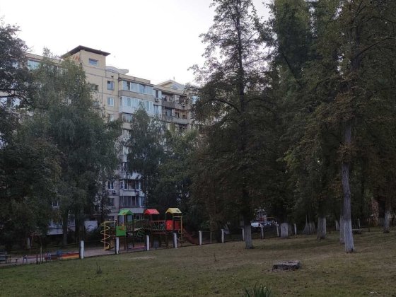 Біличі, Ушакова 12 (метро Академмістечко-Житомирська). Київ