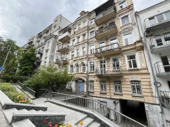 Франка Ярославів Вал Золоті Ворота 2-к квартира в царському будинку Київ