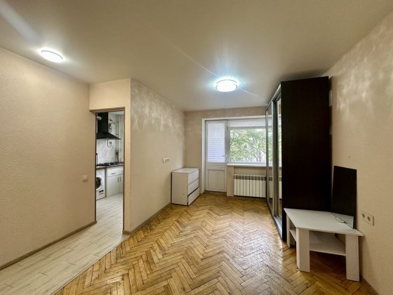 Продам 1 к квартира  в сталінці  Багговутівська Центр Киев