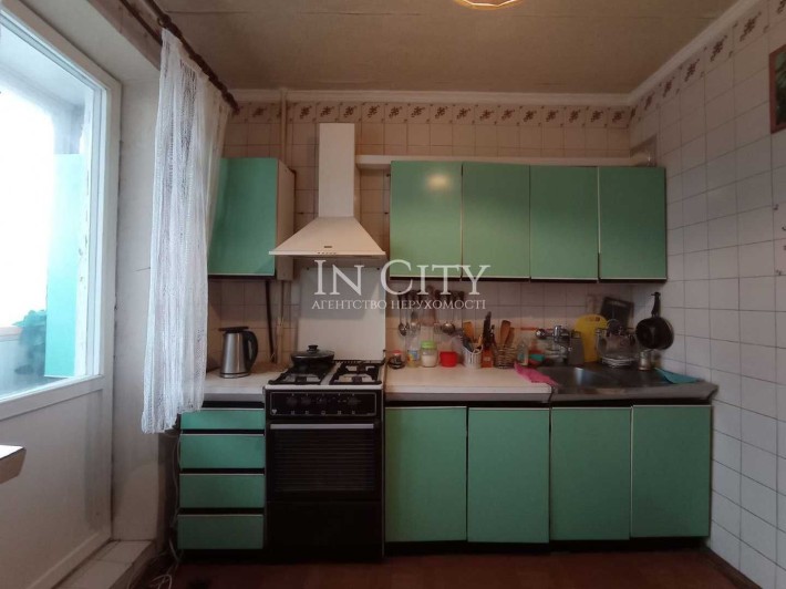 Чудова квартира поряд з парком та метро - фото 1