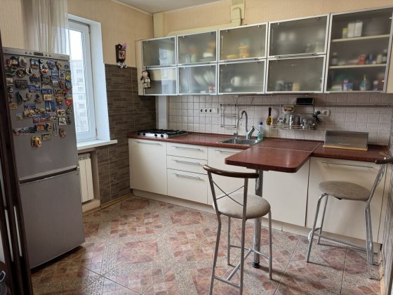 Продаж 2к квартири, Автозаводская, Оболонський р-н, з меблями Київ