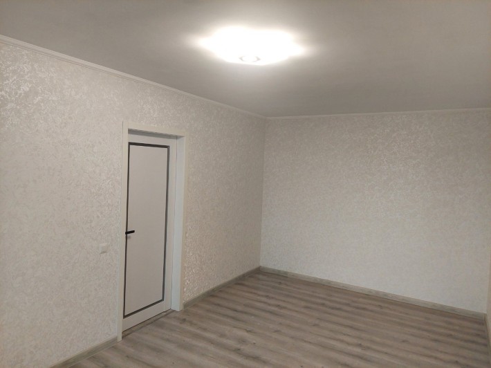 Продам 2-кімнатну квартиру з сучасним ремонтом - фото 1