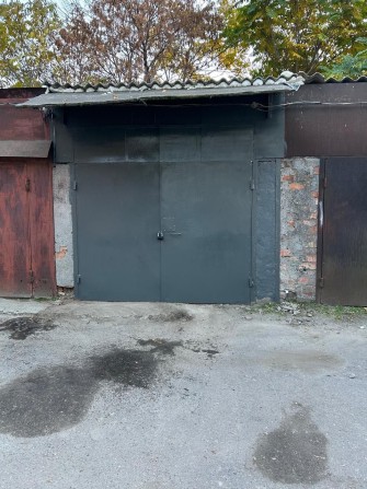 Гараж дє світло не вимикають - фото 1