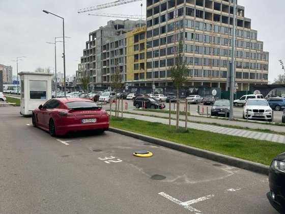Оренда паркомісця Ріверстоун Київ