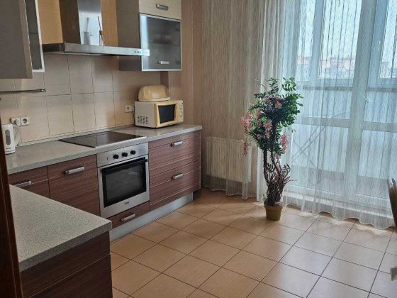 просп.Комарова,26 Любомира Гузара Продам 1-кімнатну 52кв.м. Євроремонт Киев