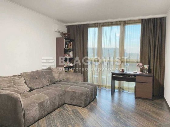 Продам 2кім.Богданівська 7в,ЖК Малахіт,Солом'янка, 5-7 хв.до центру Київ