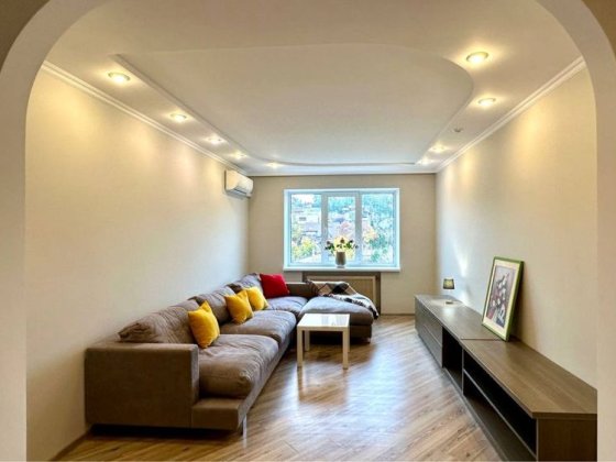 Продаж 3к .квартири метро Вокзальна, Університет , Хрещатик Киев