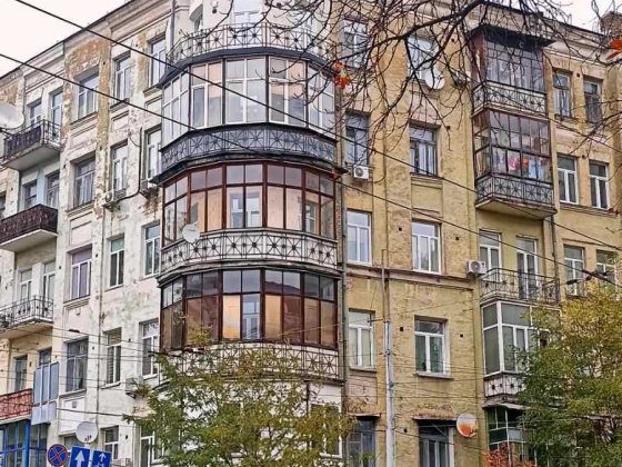 Продаж 1 кімнатної квартири На Львівської площі Київ