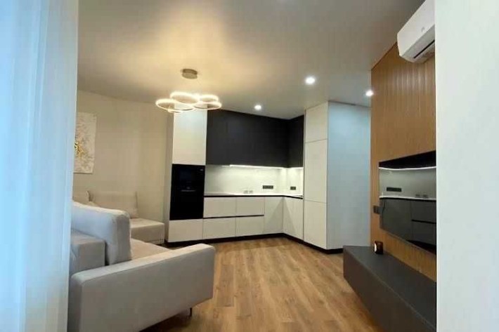 2-кімнатна квартира з дизайнерським ремонтом у ЖК "Манхеттен Сіті" - фото 1