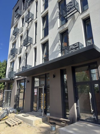 Продам 1 кк вул. Осіння, 28 - фото 1