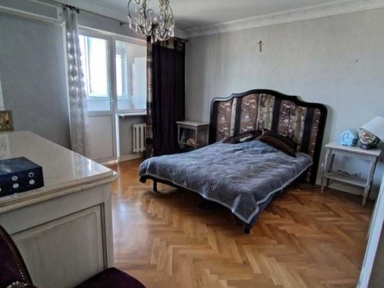 Продам 4 х ком  ул Пушенои Святошинский р  м Житомирская без комиссии Киев