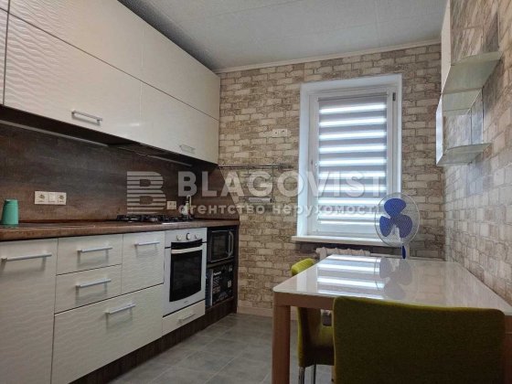 Продаж 3-кім квартира на вул.  Гамаліївська (Бестужева) 36 м. Мінська Київ