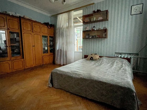 метро Політехнічний інститут, вул. Старокиївська, Сталінка Киев