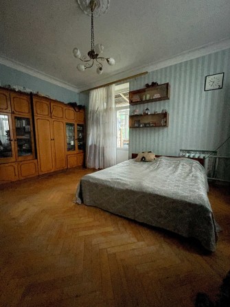 метро Політехнічний інститут, вул. Старокиївська, Сталінка - фото 1