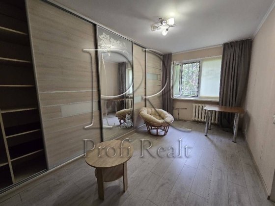 Продаж 1 кімн. квартири вулиця Метробудівська 5 Київ