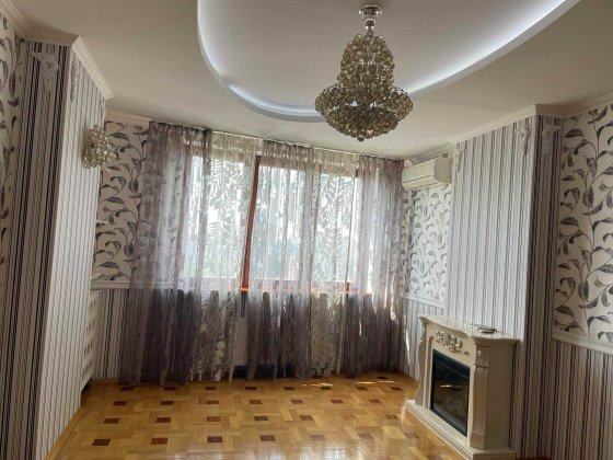 Продаж трикімнатної квартири Київ