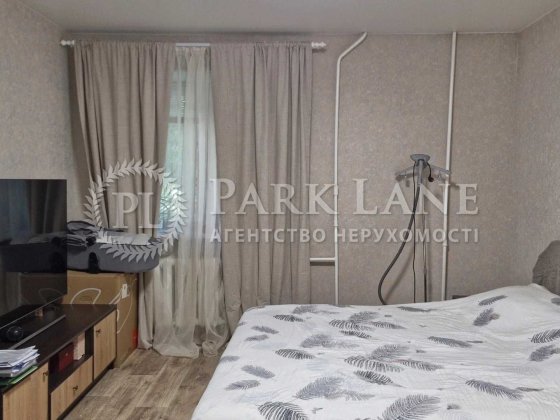 Продаж 2к квартири Нижньоюрківська 4 Подільський р-н Київ