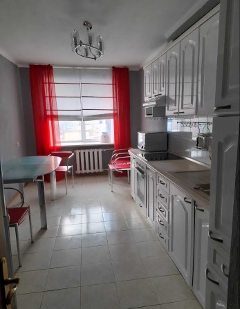 Продам 3 комнатную квартиру 100м Новобеличи Академ город Олевская 3-А - фото 1