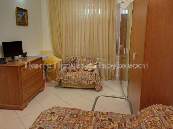 Продаж 1-кімнатної квартири біля станції метро Київ