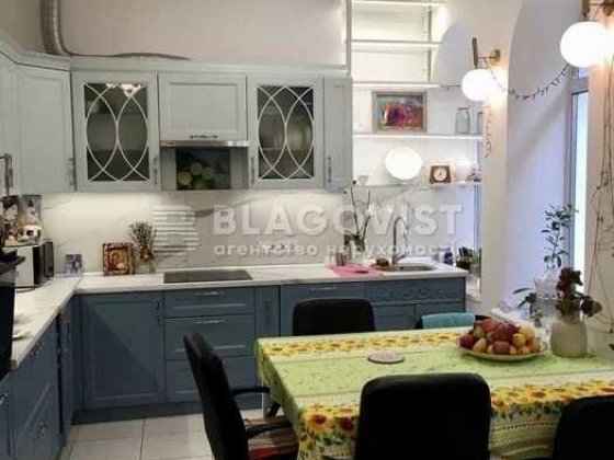 Продам 3 кім. Хмельницького Богдана, 9 Театральна Хрещатик царський Київ