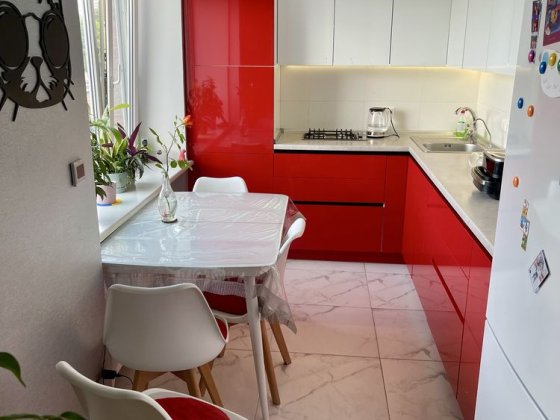 Продаж від власника! 3-кімнатна, ремонт, меблі, світло завжди є Київ