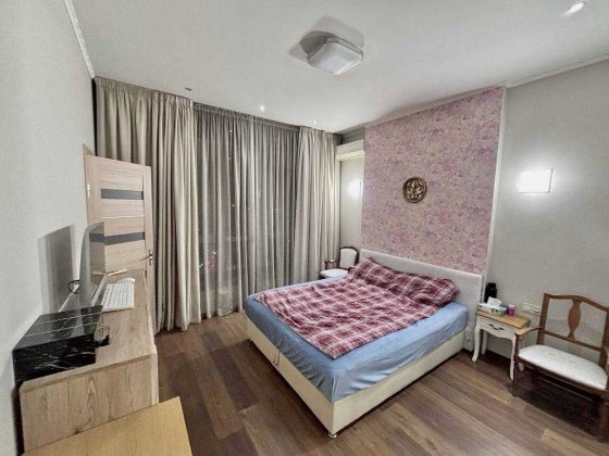 Центр, 2-кім., студіо, метро Вокзальна, Університет, Жилянська 118 Киев