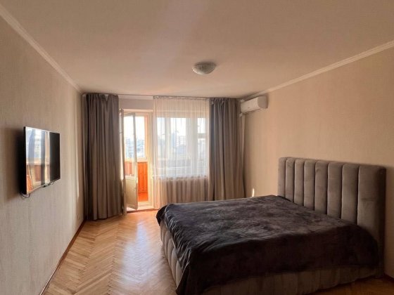 Продам гарну 1-к.,Шевченківський р-н, вул.Бульварно-Кудрявська 41 Киев