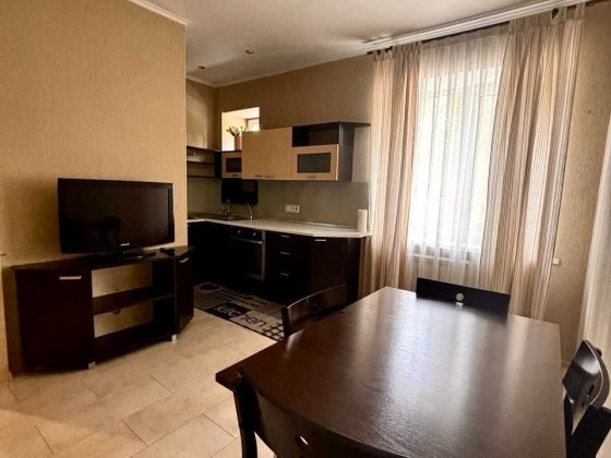 2-кімнатна біля метро КПІ | Центр | Сталінка, 59 м², ремонт Київ