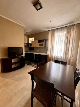 2-кімнатна біля метро КПІ | Центр | Сталінка, 59 м², ремонт - фото 1