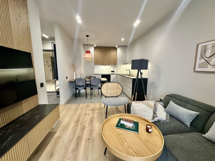 Євро2к квартира з новим ремонтом в ЖК Лакі Ленд - фото 1