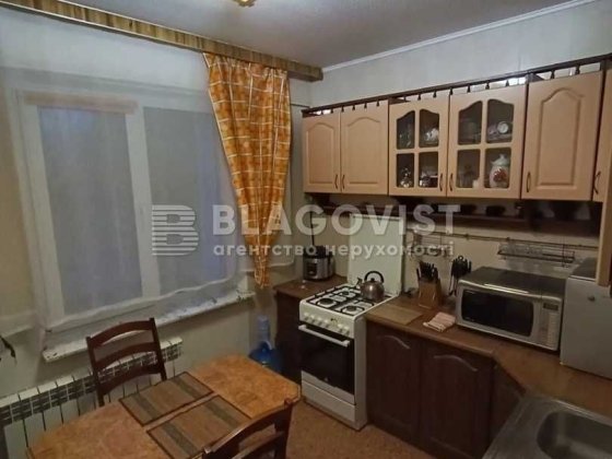 Продаж квартири вул.Симиренка 22б, 3кімн., 77кв.м Киев