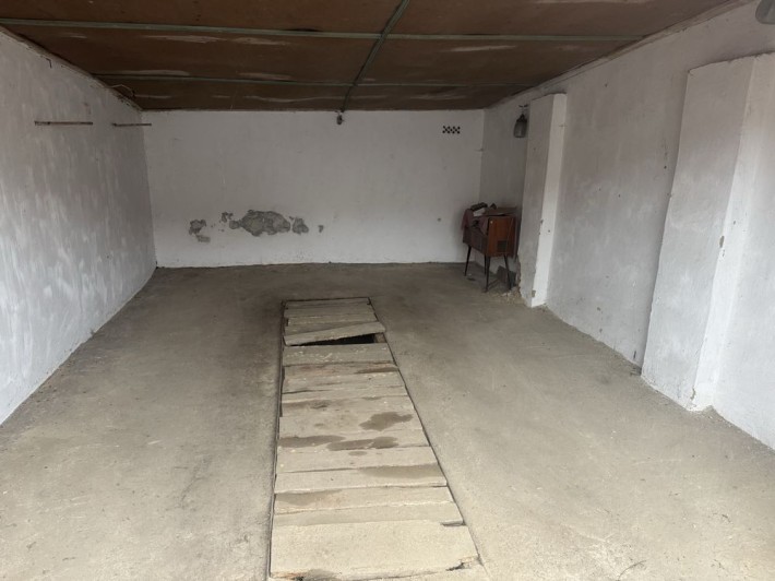 Продам гараж в центрі під легковий автомобіль - фото 1