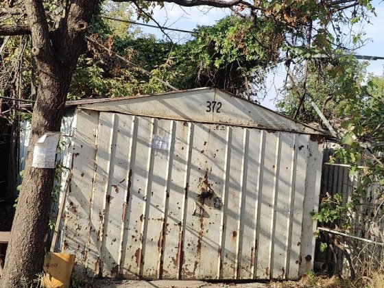 Продам  или сдам 1600 гривень гараж для авто Лески