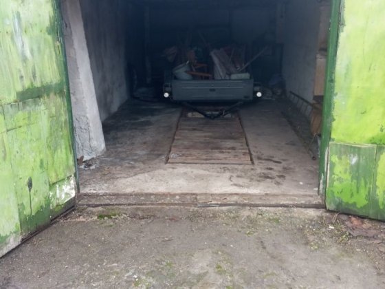 Гараж за бурсой с документамі Златопиль