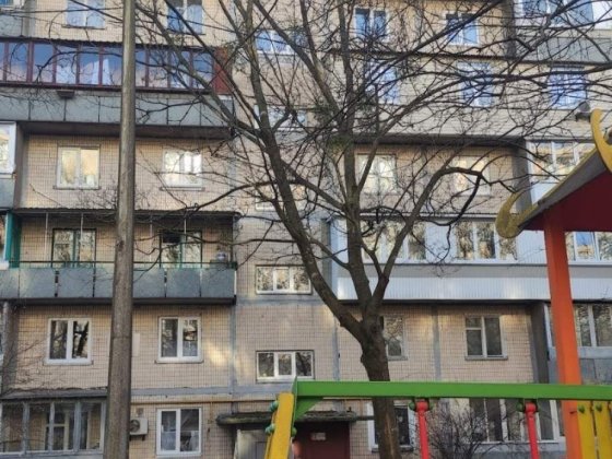 Продам однокомнатную квартиру возле метро Вокзальная Київ