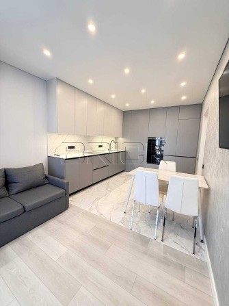 ЖК Варшавський Плюс | Балкон та гардеробна | Змієнка 19 | Виноградар - фото 1