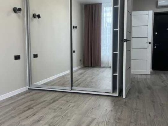 Продам 1 кім Варшавський 2 Олеся Варшавский буд. 15.2 Киев