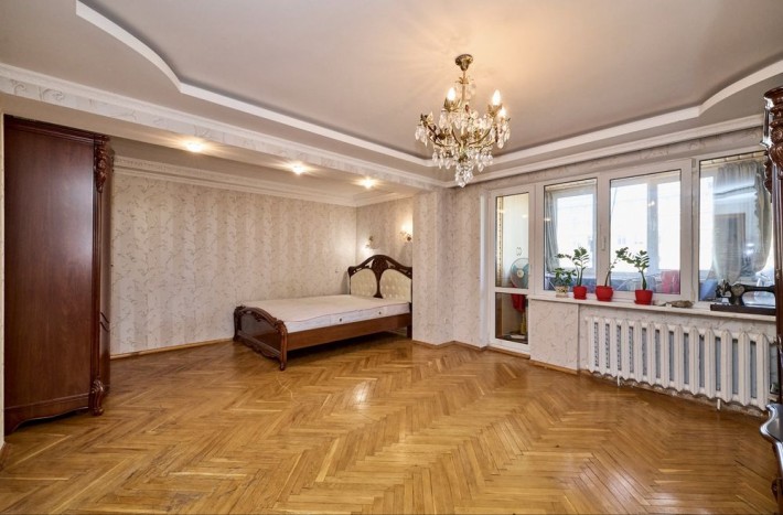 Продається велика 1-кім  кв. в центрі міста вул. Скоропатського - фото 1