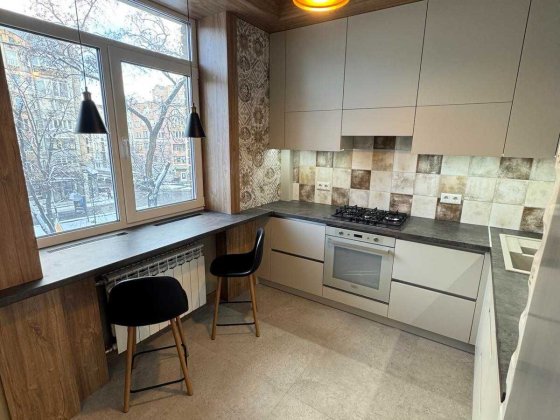 продам 2 кім  Поділ   вул.Верхній Вал 44 Київ