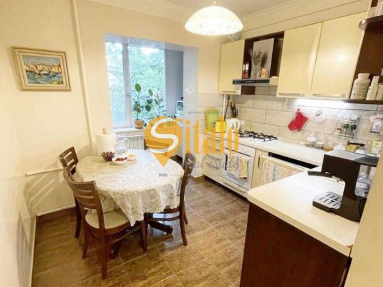 Зодчих.  Ремонт, низький поверх.  Пр-т Курбаса,  швидкісний трамвай Київ