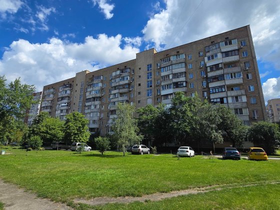 Симиренка 7а, з ремонтом. Без комісії. Киев