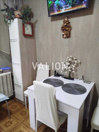 Продам 3-кімнатну квартиру біля метро *Академмістечко* - фото 1