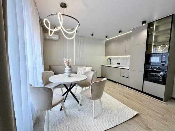 Продаж квартири у Варшавському мікрорайоні з НОВИМ ремонтом Київ