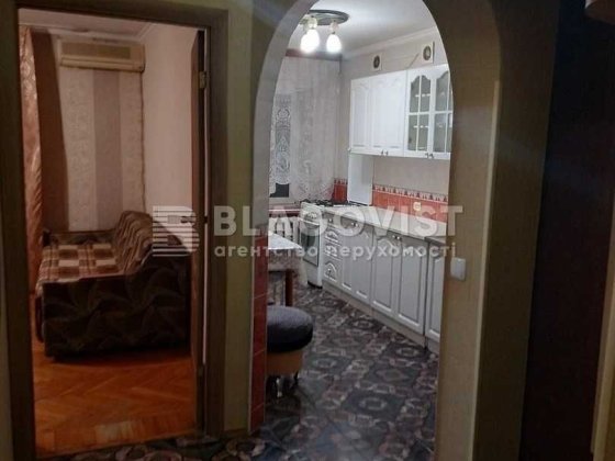 Продається 3 кімнатна квартира ст.М"Житомирська";вул. Зодчих, Киев